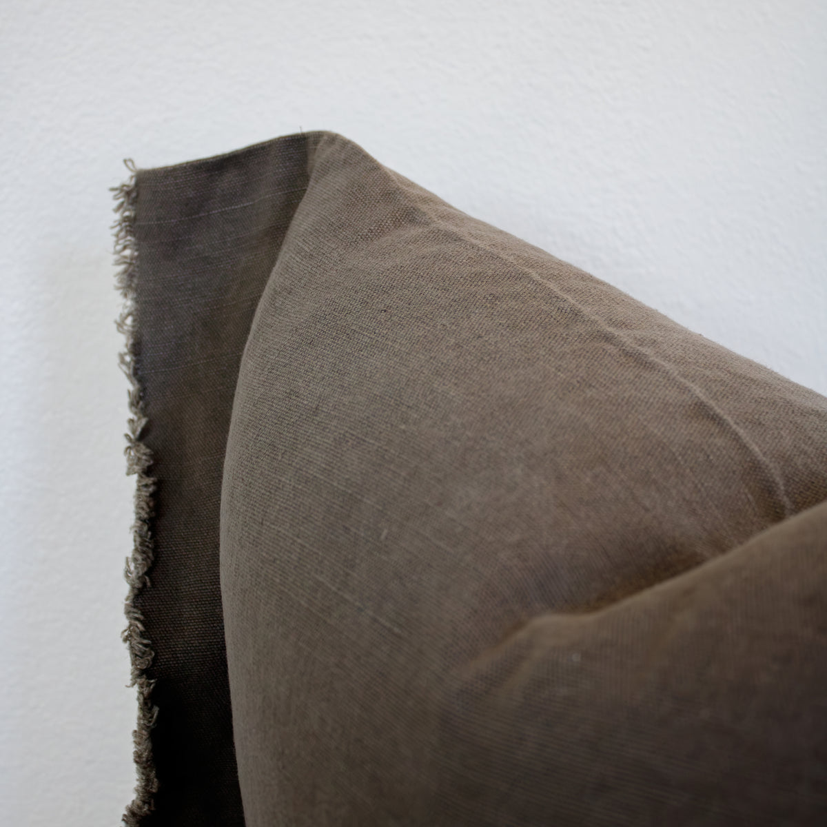 Mushroom Linen with Relaxed Flange Lumbar Pillow 16x24